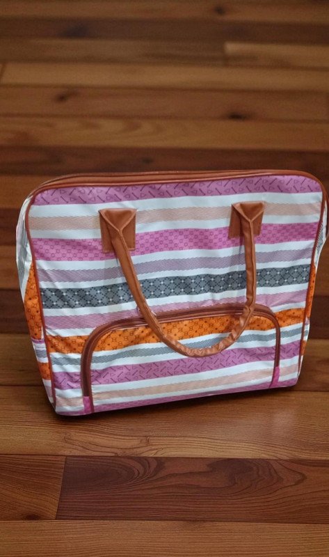 Women attractive handbag